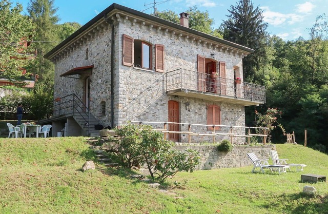 Schönes alleinstehendes Ferienhaus mit W-LAN, TV, Balkon, Haustiere erlaubt und Parkplatz