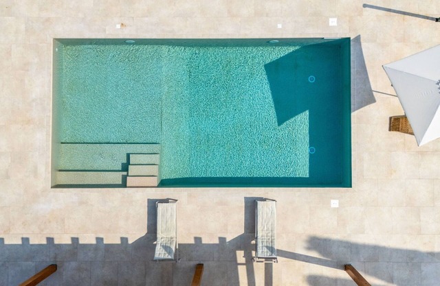 Alleinstehendes Ferienhaus mit privatem Pool, W-LAN, Whirlpool, Klimaanlage, Terrasse