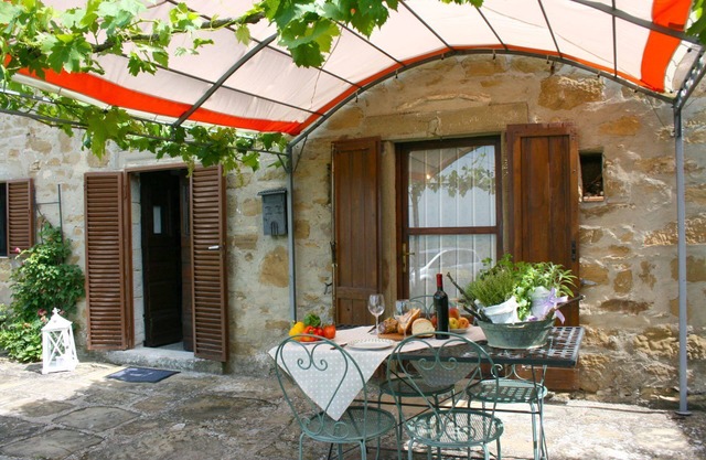 Schönes alleinstehendes Ferienhaus mit W-LAN, privatem Pool, Haustiere erlaubt und Parkplatz
