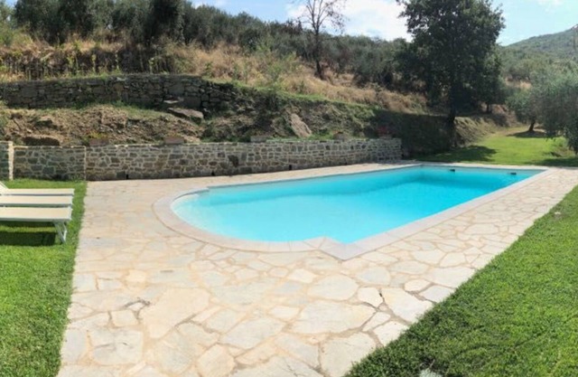 Alleinstehendes Ferienhaus mit privatem Pool, W-LAN, TV, Terrasse, Panoramablick, Parkplatz