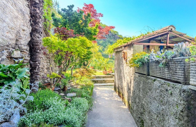 Alleinstehendes Ferienhaus mit W-LAN, TV, Innenhof, Haustiere erlaubt, Panoramablick, Parkplatz