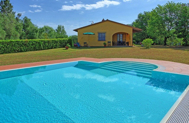 Alleinstehendes Ferienhaus mit W-LAN, privatem Pool, TV, Terrasse, Panoramablick, Parkplatz