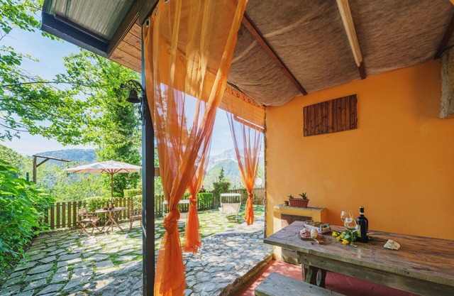 Schönes alleinstehendes Ferienhaus mit W-LAN, TV, Innenhof, Haustiere erlaubt und Parkplatz
