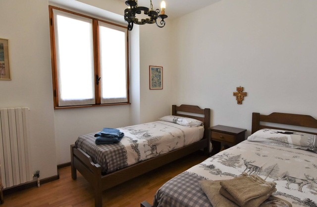Wunderbares alleinstehendes Ferienhaus für 6 Leute mit W-LAN, TV, Terrasse und Parkplatz