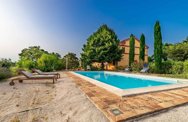 Wunderbares alleinstehendes Ferienhaus mit privatem Pool, W-LAN, TV, Panoramablick und Parkplatz