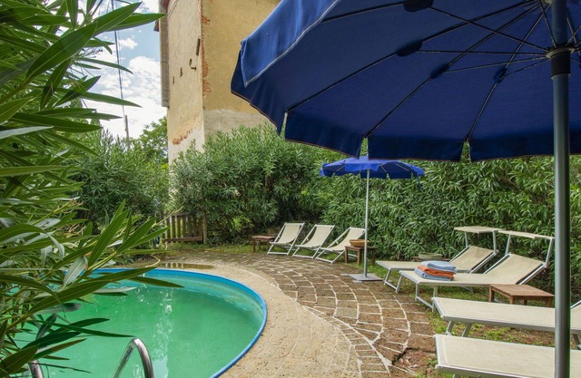 Alleinstehendes Ferienhaus mit W-LAN, privatem Pool, TV, Innenhof, Haustiere erlaubt, Parkplatz