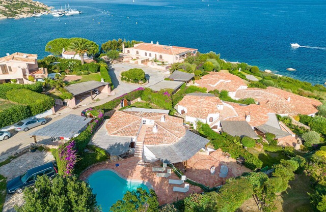 Wunderbares alleinstehendes Ferienhaus mit privatem Pool, Klimaanlage, TV, Terrasse, Parkplatz