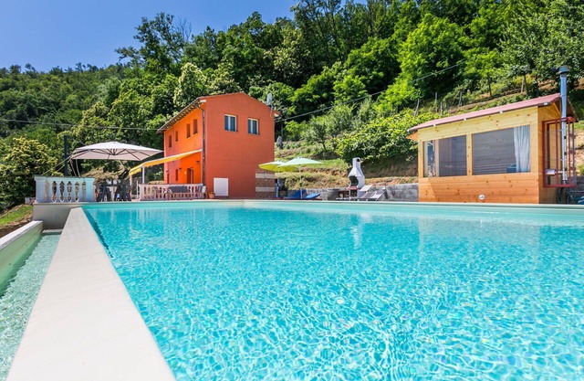 Alleinstehendes Ferienhaus mit W-LAN, Klimaanlage, privatem Pool, TV, Panoramablick, Parkplatz