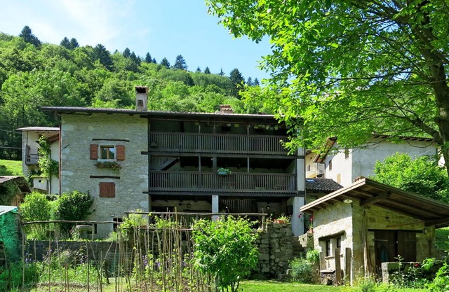 Atemberaubendes alleinstehendes Ferienhaus für 2 Gäste mit Balkon und Parkplatz