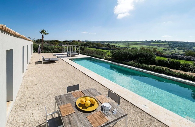 Alleinstehendes Ferienhaus mit W-LAN, privatem Pool, Klimaanlage, TV, Innenhof, Panoramablick
