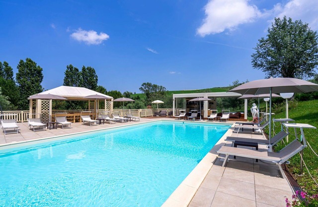 Alleinstehendes Ferienhaus mit privatem Pool, Whirlpool, Klimaanlage, Sauna, W-LAN, TV, Innenhof