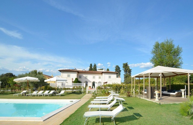 Alleinstehendes Ferienhaus mit Klimaanlage, W-LAN, Whirlpool, privatem Pool, TV, bei Florenz