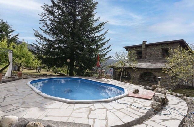 Schönes alleinstehendes Ferienhaus mit privatem Pool, W-LAN, Innenhof, Panoramablick, Parkplatz