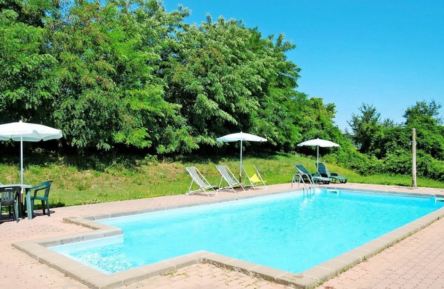 Wunderbares alleinstehendes Ferienhaus mit W-LAN, Pool, TV, Haustiere erlaubt und Parkplatz