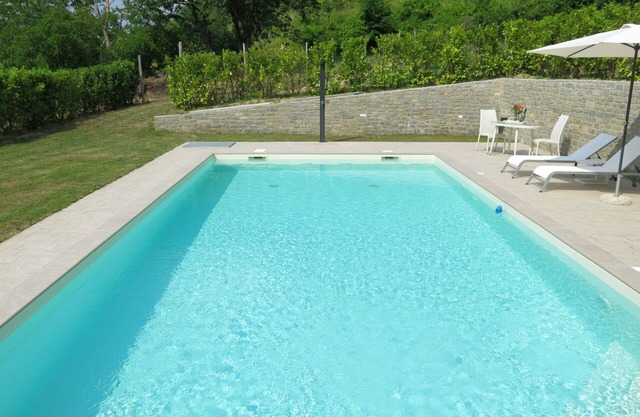 Alleinstehendes Ferienhaus mit privatem Pool, W-LAN, TV, Innenhof, Haustiere erlaubt, Parkplatz