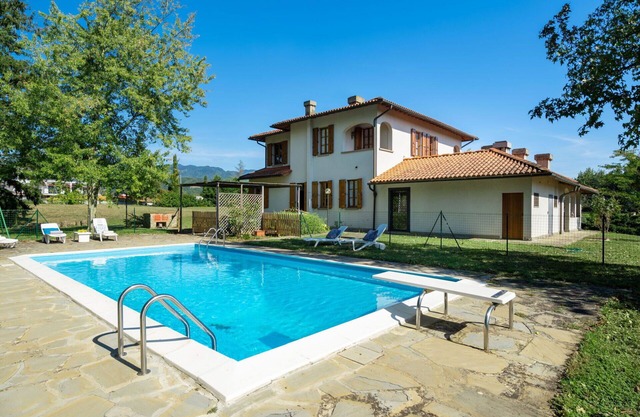 Alleinstehendes Ferienhaus mit W-LAN, privatem Pool, TV, Innenhof, Panoramablick, Parkplatz