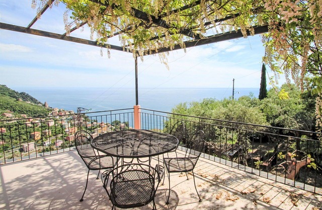 Schönes alleinstehendes Ferienhaus mit Klimaanlage, TV, Terrasse, Haustiere erlaubt und Parkplatz
