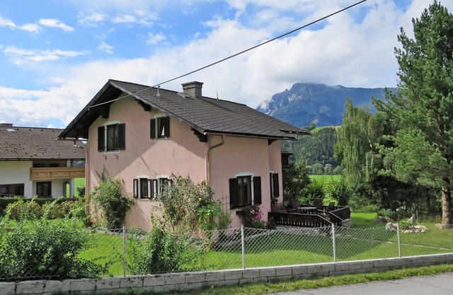 Wunderbares alleinstehendes Ferienhaus mit W-LAN, TV, Balkon, Haustiere erlaubt und Parkplatz