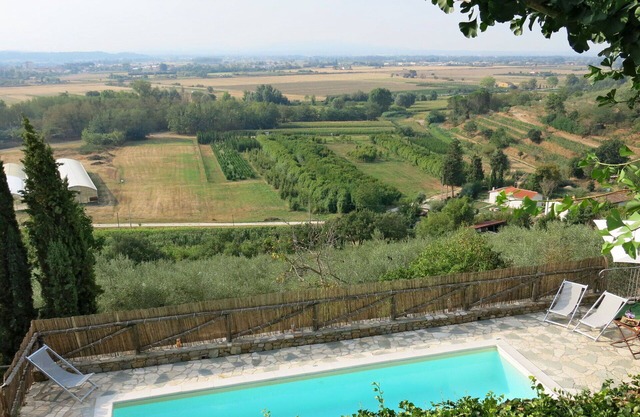 Alleinstehendes Ferienhaus mit W-LAN, privatem Pool, Klimaanlage, TV, Terrasse, Parkplatz