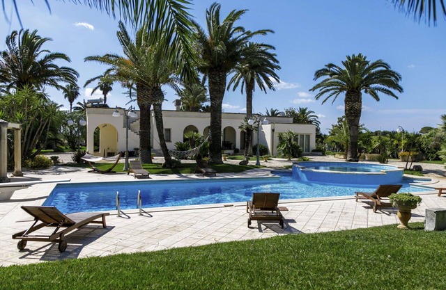 Alleinstehendes Ferienhaus mit Klimaanlage, privatem Pool, Whirlpool, W-LAN, TV, Innenhof