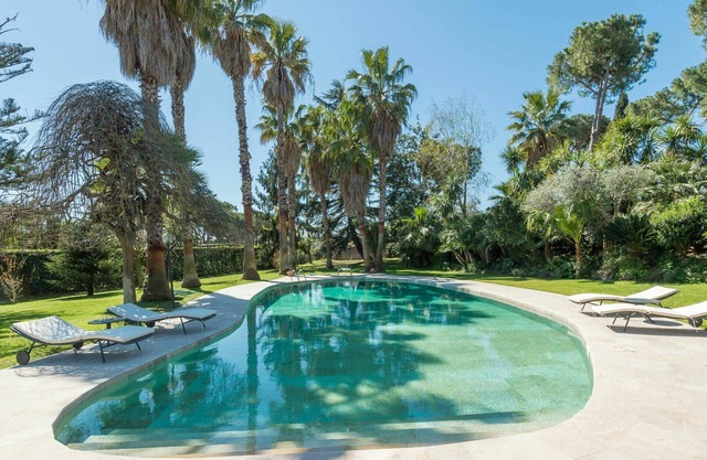 Alleinstehendes Ferienhaus mit Whirlpool, W-LAN, privatem Pool, Klimaanlage, TV, Parkplatz