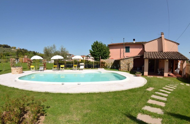 Alleinstehendes Ferienhaus mit W-LAN, privatem Pool, Klimaanlage, Veranda, Parkplatz, bei Lucca