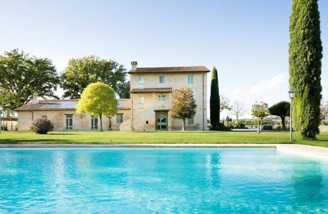 Villa in Deruta mit 7 Schlafzimmern 20 Schlafplätzen