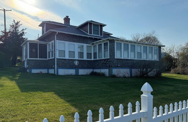 Wundervolles Prudence Island Cottage mit 180 Grad Blick auf die Narragansett Bay