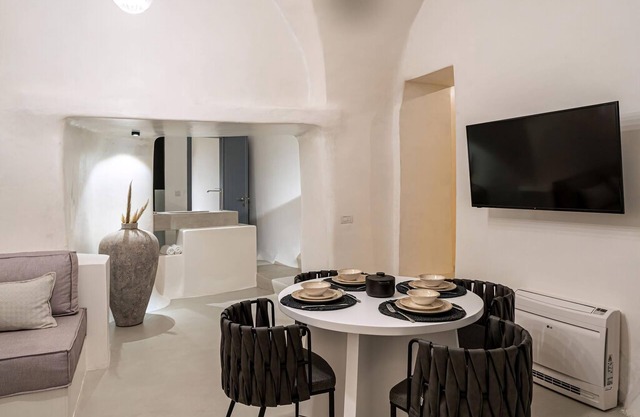 Wonderful Santorini Villa | 1 Bedroom | Villa Gonia | Astonishing Views & Outdoor Jacuzzi | Exo Gonia