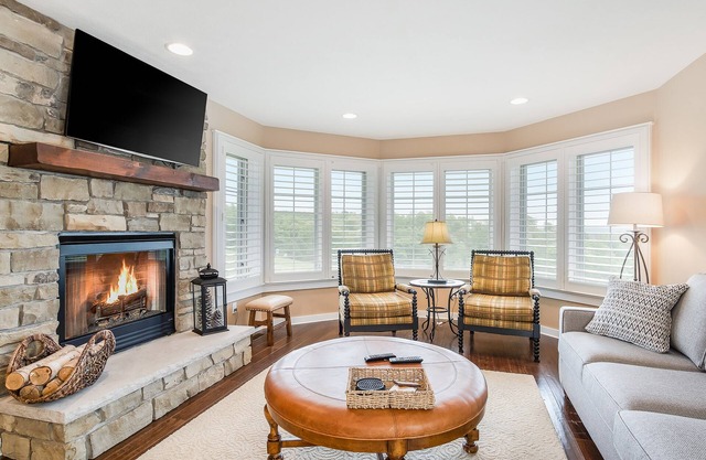 Wonderful Ski-in/Ski-out Townhome W/ Shared Pool, Free WiFi, & Modern Decor