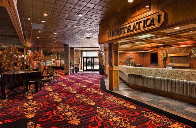 Wonderful Stay! Outdoor Pool, Parking, Pets Allowed, Close to Main City Park!