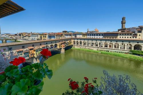Wonderful terrace over Ponte Vecchio with elevator