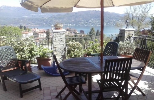 Wunderschöne Terrasse mit Blick auf See