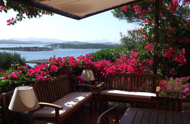 Wonderful two-family villa, a true paradise surrounded by nature!