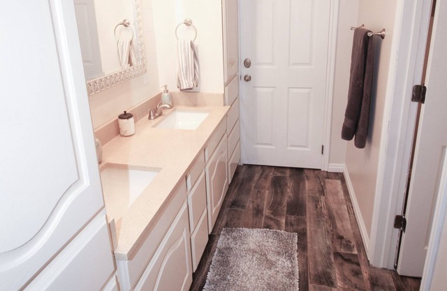 Brand New Remodel Listing! Streikkeller Hoch in üppigen Bergen!