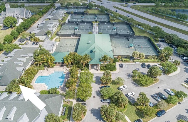 Wonderful vacation home for tennis lovers or casual stay, 8 mins from the beach