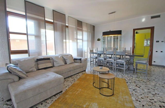 Atemberaubendes Ferienhaus mit W-LAN, TV, Terrasse, Panoramablick, Parkplatz, bei Forte Dei Marmi