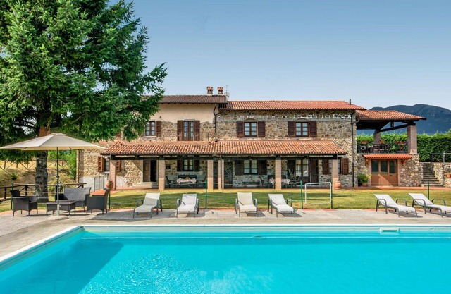 Schönes Ferienhaus mit privatem Pool, W-LAN, TV, Haustiere erlaubt und Parkplatz