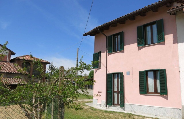 Schönes Ferienhaus für 5 Gäste mit W-LAN, TV, Innenhof und Parkplatz