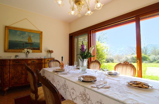 Wunderbares Ferienhaus mit Pool, W-LAN, Whirlpool, TV, Innenhof, Haustiere erlaubt und Parkplatz