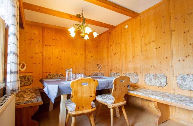 Atemberaubendes Ferienhaus für 5 Leute mit W-LAN, TV, Terrasse und Parkplatz
