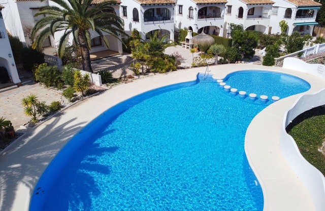 Schönes Ferienhaus mit Klimaanlage, Pool, W-LAN, TV, Terrasse, Panoramablick und Parkplatz