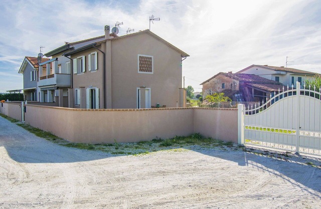 Schönes Ferienhaus mit Klimaanlage, W-LAN, TV, Innenhof, Haustiere erlaubt und Parkplatz