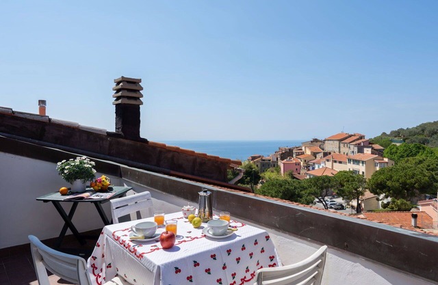 Atemberaubendes Ferienhaus für 6 Leute mit TV, Terrasse, Panoramablick und Parkplatz