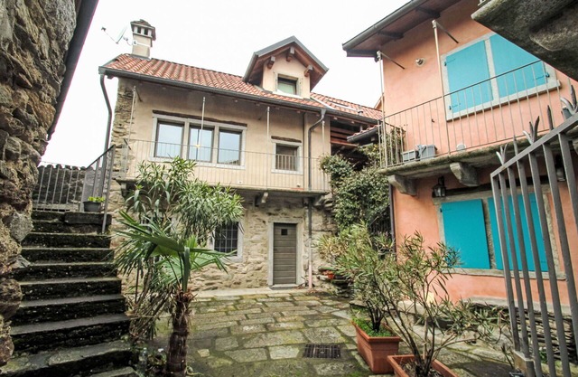 Wunderbares Ferienhaus für 6 Gäste mit TV, Innenhof und Parkplatz