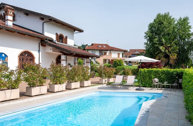 Atemberaubendes Ferienhaus für 6 Gäste mit privatem Pool, W-LAN, TV, Terrasse und Parkplatz