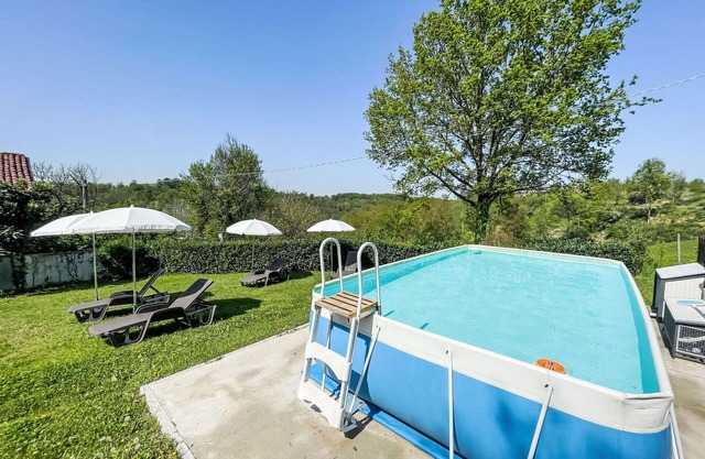 Ferienhaus mit Klimaanlage, W-LAN, privatem Pool, TV, Terrasse, Haustiere erlaubt, Parkplatz