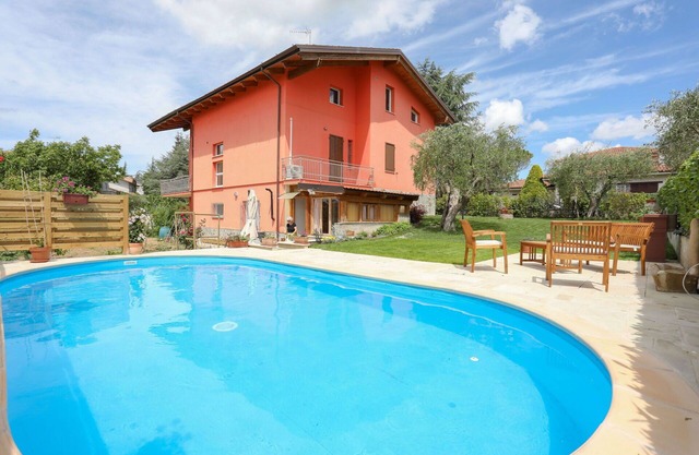 Ferienhaus mit privatem Pool, Klimaanlage, W-LAN, TV, Innenhof, Panoramablick, Parkplatz