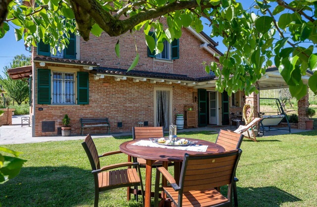 Schönes Ferienhaus für 4 Leute mit W-LAN, TV, Innenhof, Haustiere erlaubt und Parkplatz
