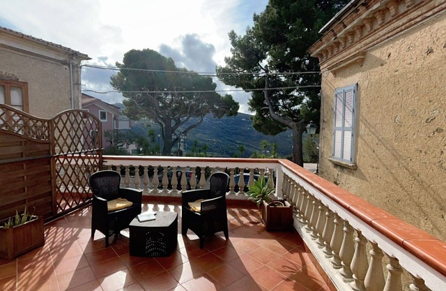 Wonderful villa for 4 guests with TV, terrace and panoramic view